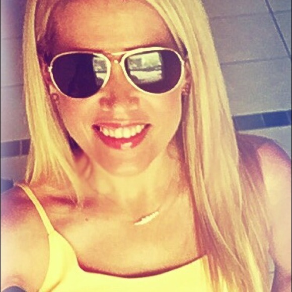 Meet your Posher, Nichole - Picture 5 of 6